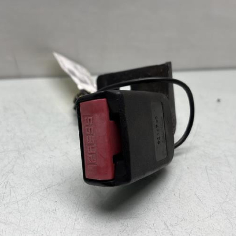 Attache ceinture arriere gauche PEUGEOT 207 Photo n°4