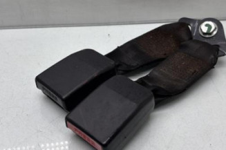 Attache ceinture arriere droit DACIA SANDERO 1