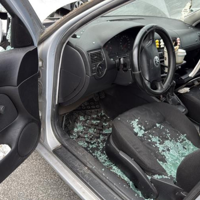 Pare choc avant VOLKSWAGEN GOLF 4 Photo n°17