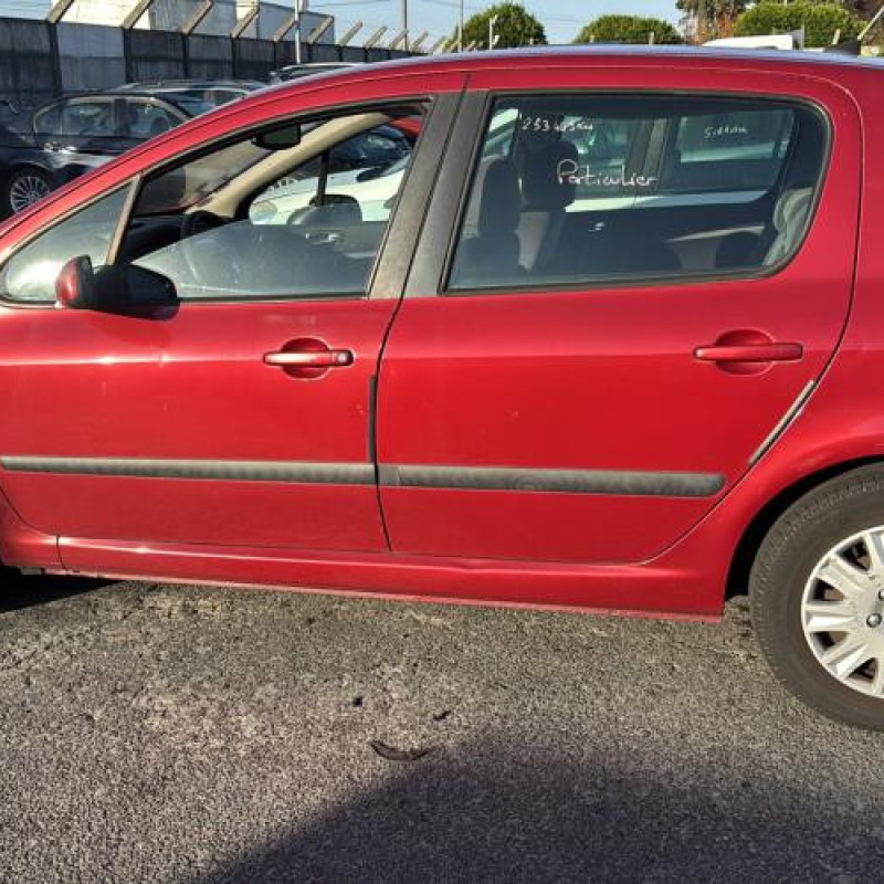 Pare boue avant gauche PEUGEOT 307 Photo n°10