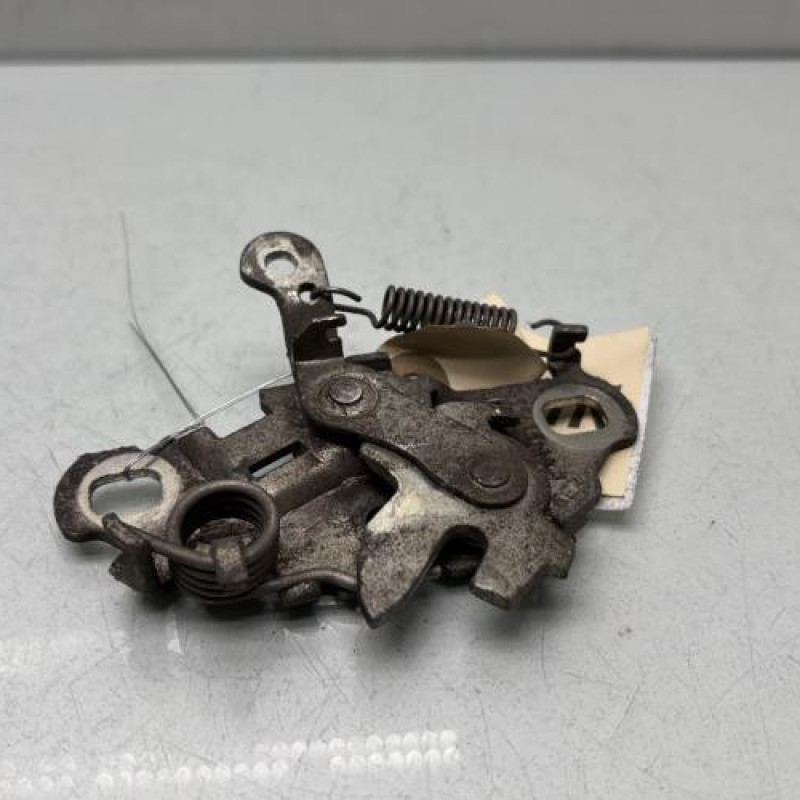 Fermeture de capot PEUGEOT 2008 1 Photo n°1