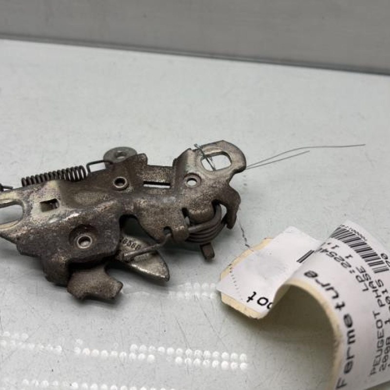 Fermeture de capot PEUGEOT 2008 1 Photo n°3