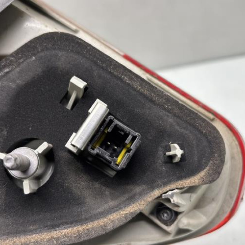 Feu arriere secondaire gauche (feux) PEUGEOT 2008 1 Photo n°3