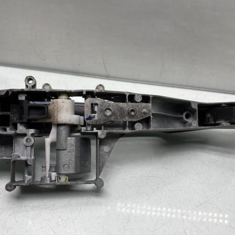 Poignee porte avant droit PEUGEOT 2008 1 Photo n°3