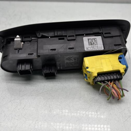 Interrupteur de leve vitre avant droit PEUGEOT 2008 1
