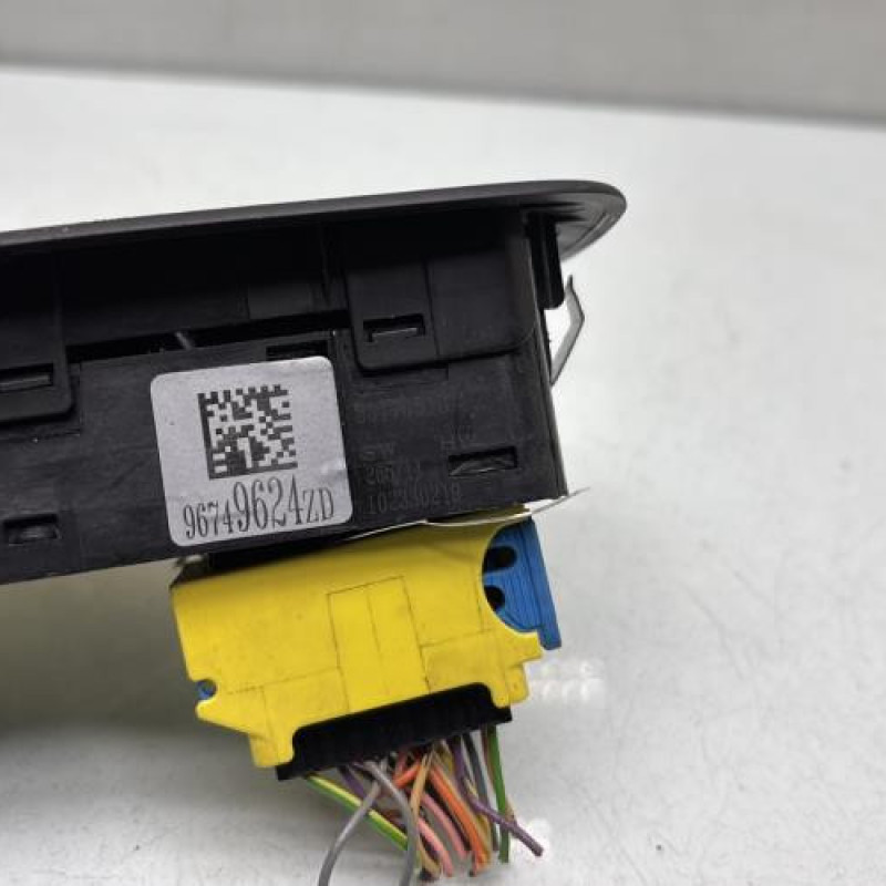 Interrupteur de leve vitre avant droit PEUGEOT 2008 1 Photo n°3