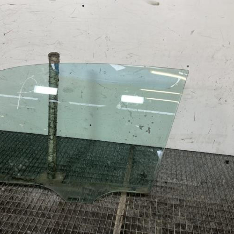 Vitre avant gauche VOLKSWAGEN POLO 4 Photo n°3