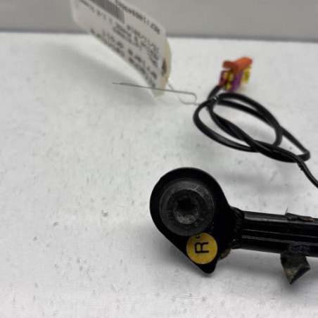 Attache ceinture arriere droit OPEL MERIVA B