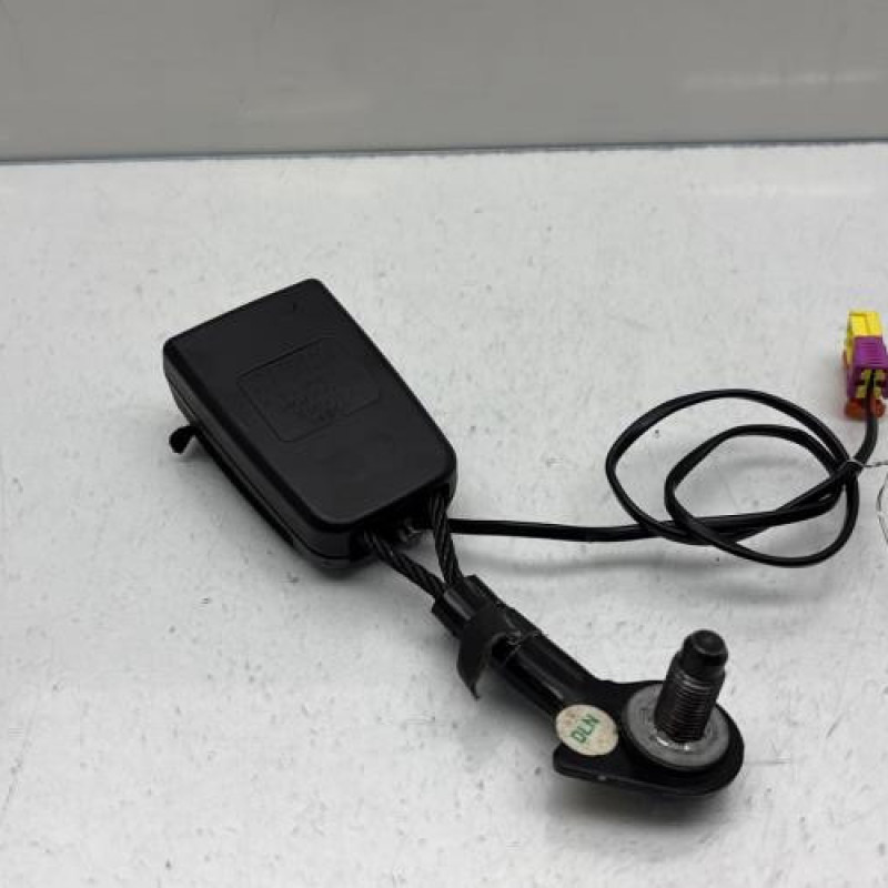 Attache ceinture arriere droit OPEL MERIVA B Photo n°6