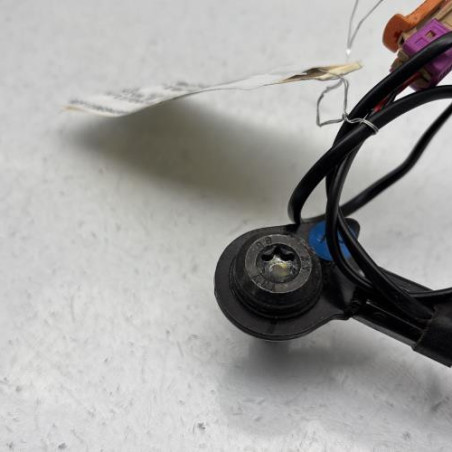 Attache ceinture arriere gauche OPEL MERIVA B