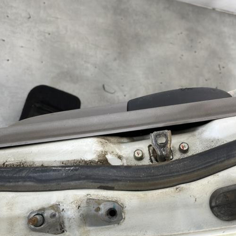 Porte arriere gauche MITSUBISHI L 200 3 Photo n°4