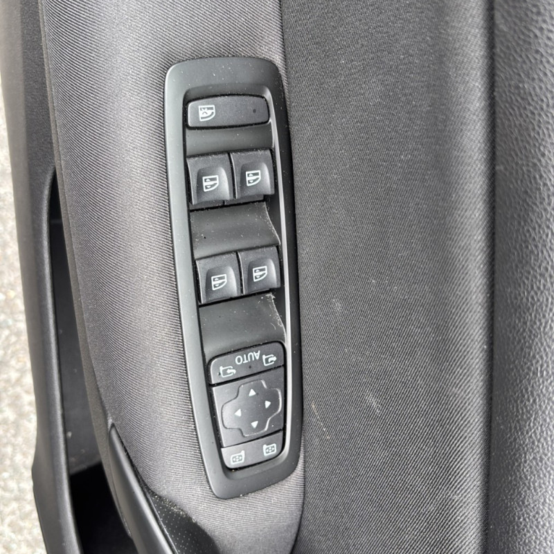 RENAULT MEGANE 4 PHASE 2 1.3i - 16V TURBO TCE 140 Photo n°22