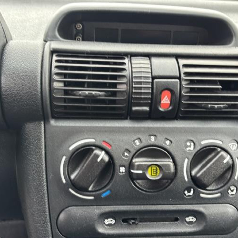 Pretensionneur de ceinture avant droit OPEL CORSA B Photo n°18