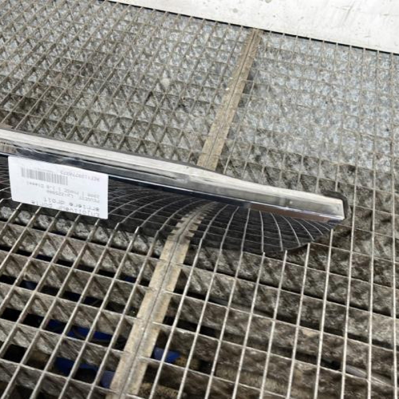 Baguette de porte arriere droite PEUGEOT 2008 1 Photo n°3