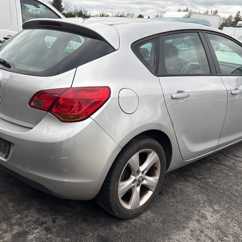 OPEL ASTRA J PHASE 1 1.3 CDTI - 16V TURBO Photo n°14