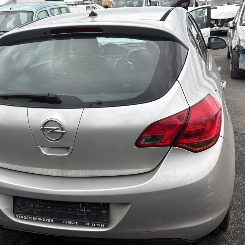 OPEL ASTRA J PHASE 1 1.3 CDTI - 16V TURBO Photo n°15