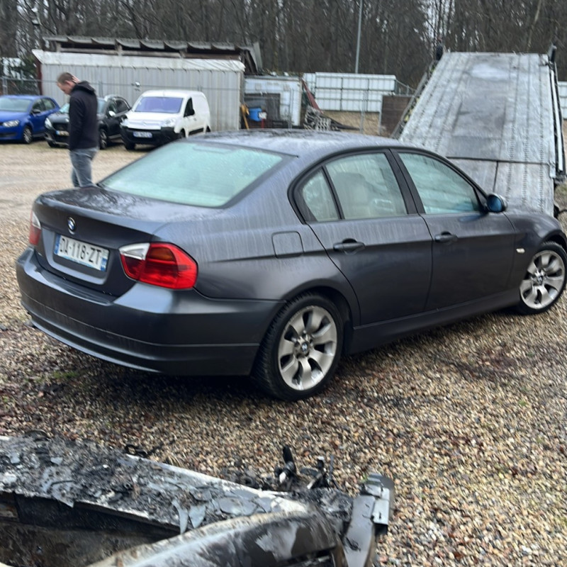 BMW SERIE 3 E90 PHASE 1 320d 2.0D - 16V TURBO Photo n°3