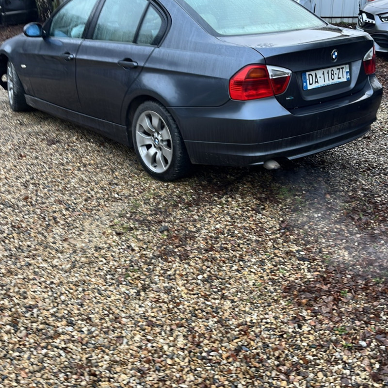 BMW SERIE 3 E90 PHASE 1 320d 2.0D - 16V TURBO Photo n°4