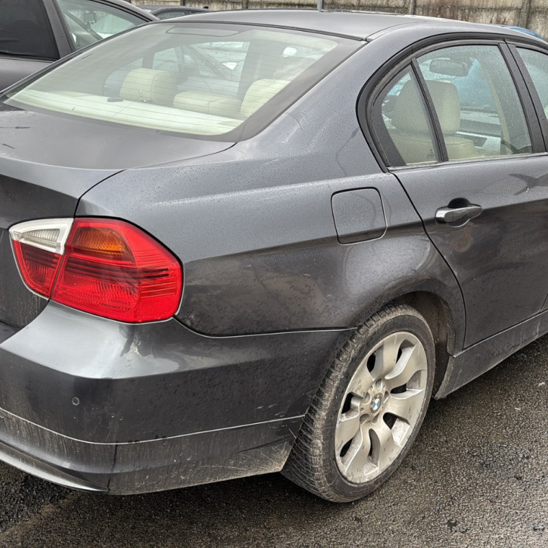 BMW SERIE 3 E90 PHASE 1 320d 2.0D - 16V TURBO Photo n°16