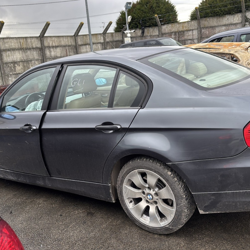 BMW SERIE 3 E90 PHASE 1 320d 2.0D - 16V TURBO Photo n°19