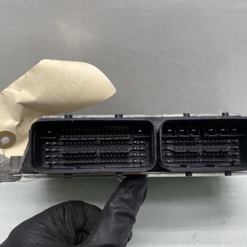 Calculateur moteur PEUGEOT 208 1 Photo n°3