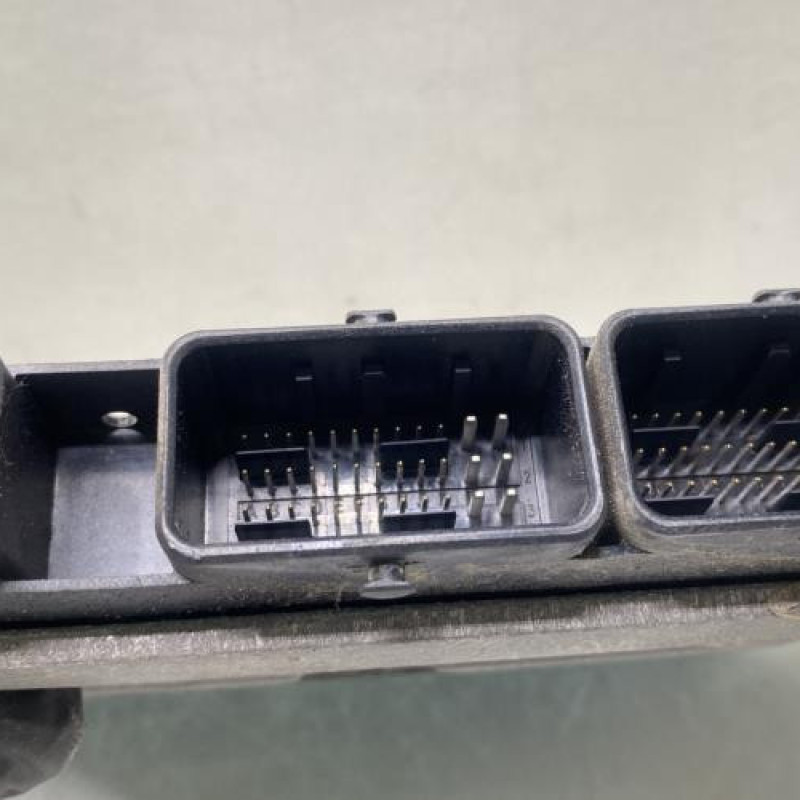 Calculateur moteur RENAULT CLIO 4 Photo n°2