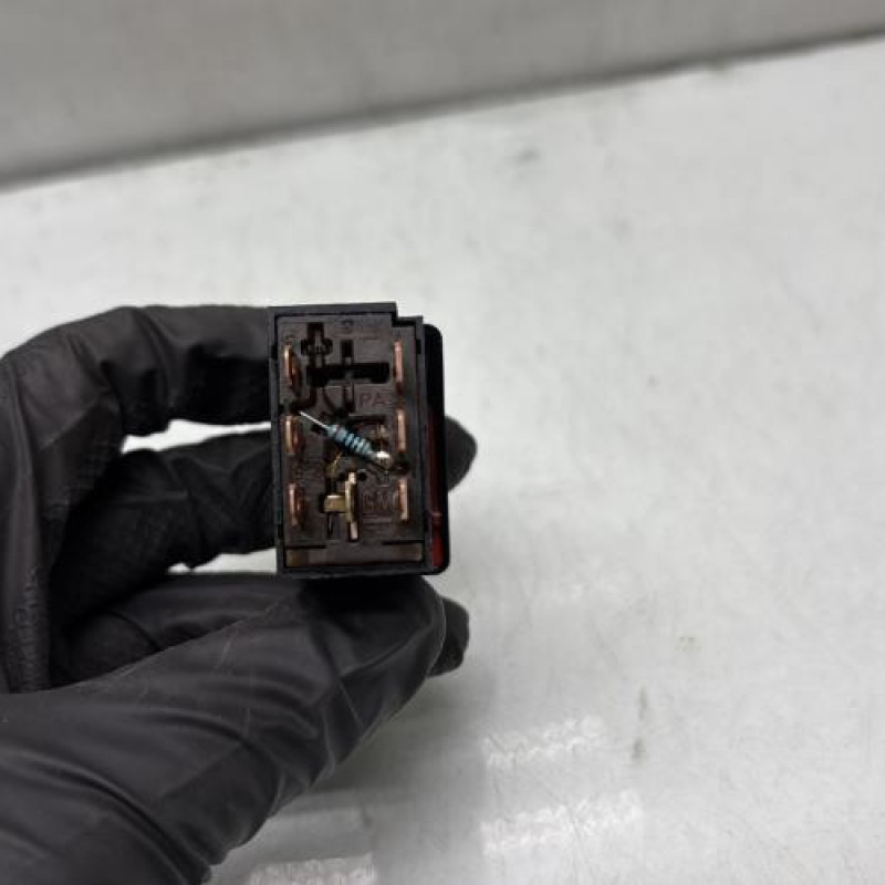 Bouton de warning OPEL CORSA B Photo n°3