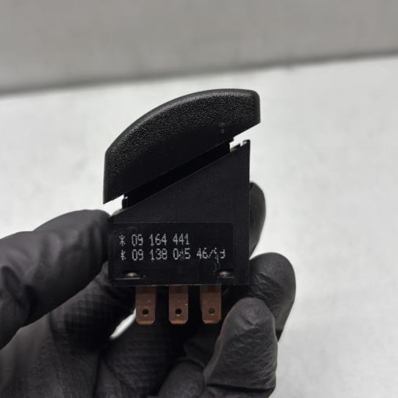 Bouton de warning OPEL CORSA B Photo n°4