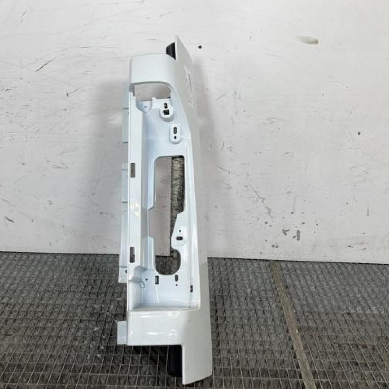 Enjoliveur de feu arriere droit NISSAN PRIMASTAR 2 Photo n°1