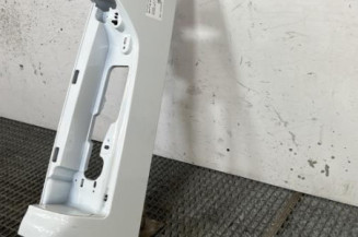 Enjoliveur de feu arriere droit NISSAN PRIMASTAR 2