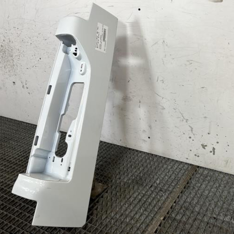 Enjoliveur de feu arriere droit NISSAN PRIMASTAR 2 Photo n°2