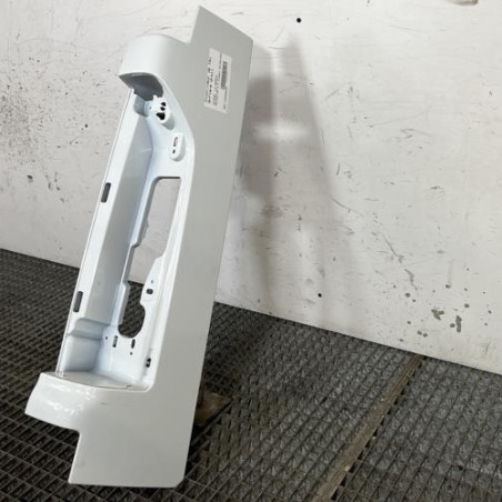 Enjoliveur de feu arriere droit NISSAN PRIMASTAR 2