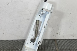 Enjoliveur de feu arriere gauche NISSAN PRIMASTAR 2 Photo n°1