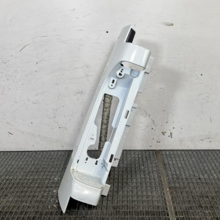 Enjoliveur de feu arriere gauche NISSAN PRIMASTAR 2 Photo n°1