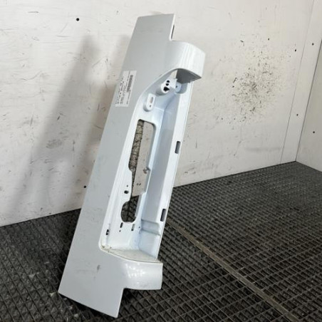 Enjoliveur de feu arriere gauche NISSAN PRIMASTAR 2