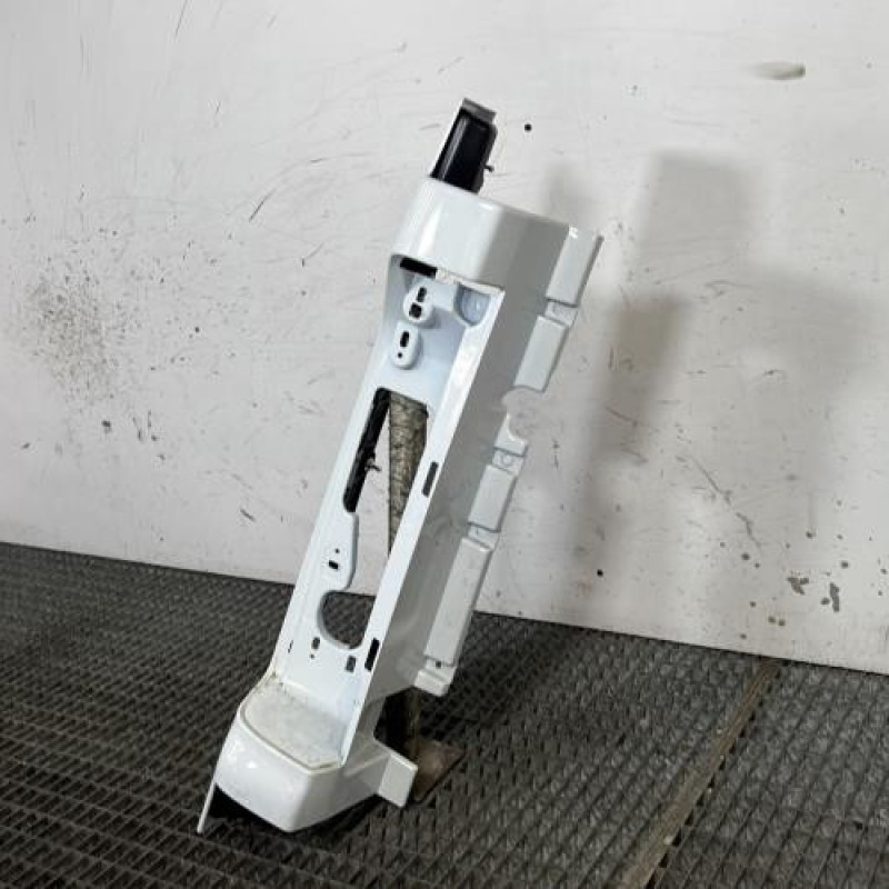 Enjoliveur de feu arriere gauche NISSAN PRIMASTAR 2 Photo n°3