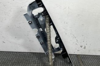 Enjoliveur de feu arriere gauche NISSAN PRIMASTAR 2