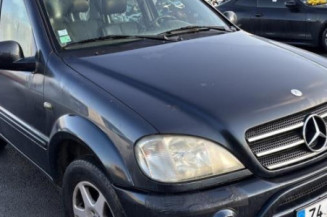 Aile avant droit MERCEDES CLASSE M 163