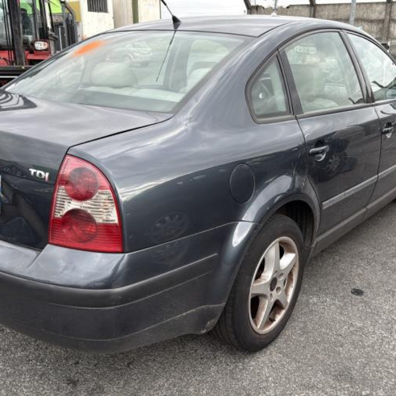 Calandre VOLKSWAGEN PASSAT 4 Photo n°7