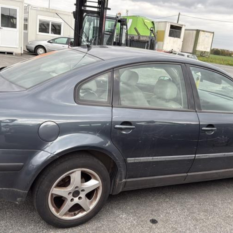 Calandre VOLKSWAGEN PASSAT 4 Photo n°10