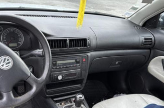 Calandre VOLKSWAGEN PASSAT 4