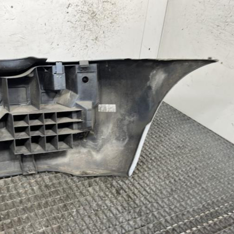 Pare choc arriere RENAULT CLIO 2 CAMPUS Photo n°4