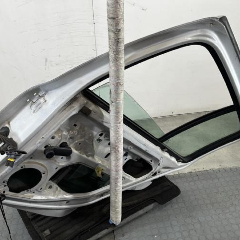 Porte arriere droit RENAULT CLIO 2 CAMPUS Photo n°4