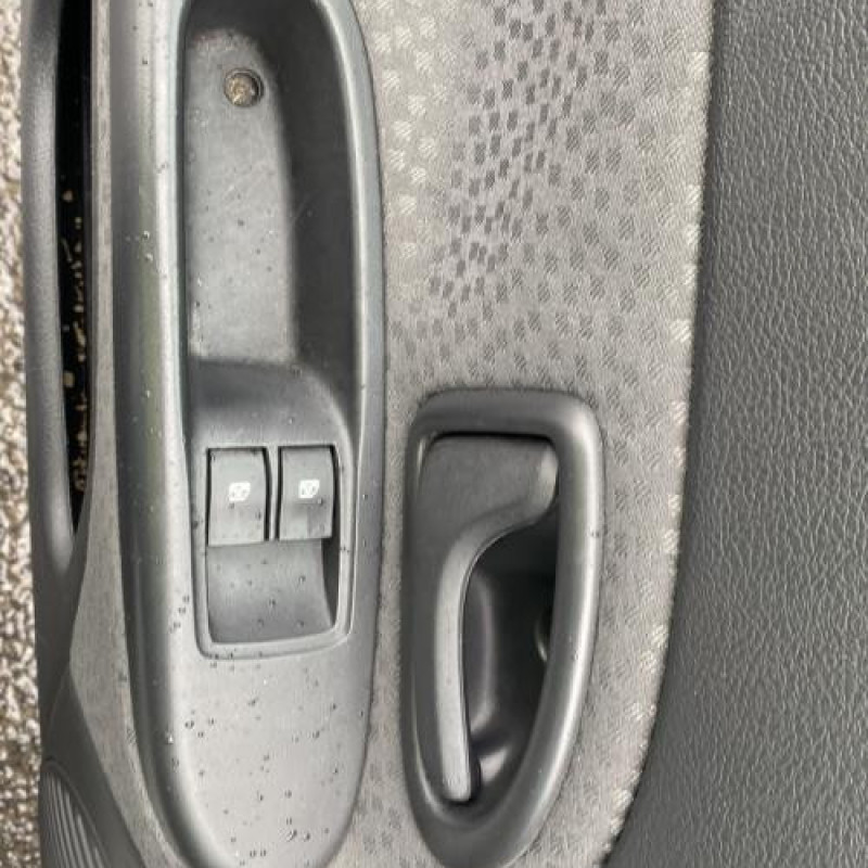 Porte arriere droit RENAULT CLIO 2 CAMPUS Photo n°14