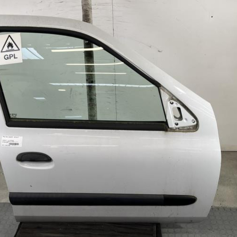 Porte avant droit RENAULT CLIO 2 CAMPUS Photo n°1