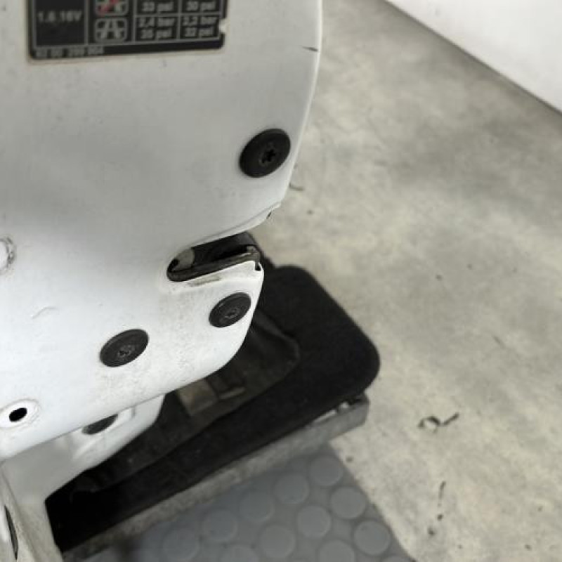 Porte avant gauche RENAULT CLIO 2 CAMPUS Photo n°3