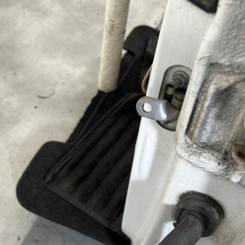 Porte avant gauche RENAULT CLIO 2 CAMPUS Photo n°4