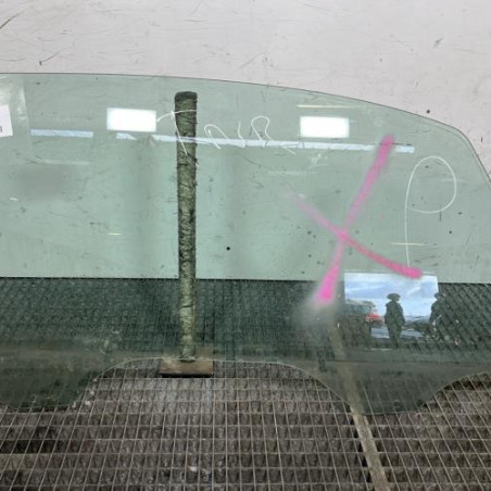 Vitre avant droit PEUGEOT 1007 Photo n°1