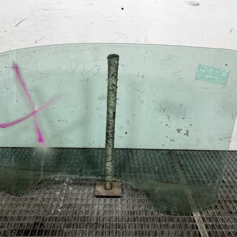 Vitre avant droit PEUGEOT 1007 Photo n°4