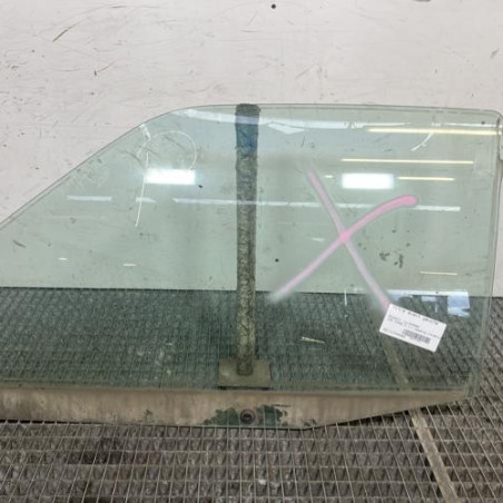 Vitre avant gauche PEUGEOT 106 Photo n°1
